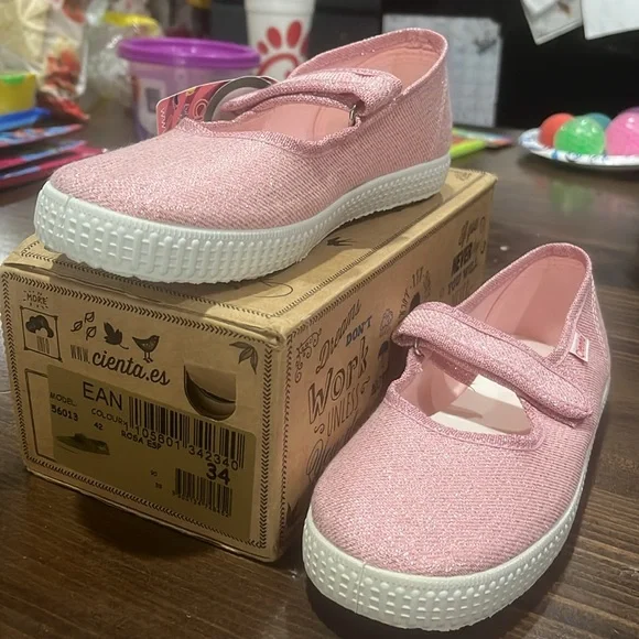 Sparkling metallic thread pink Cienta shoes. NWT, never worn, too small - Picture 2 of 4